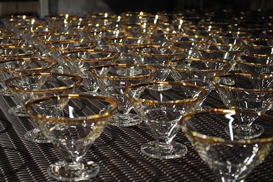 Gouden rand op een glas